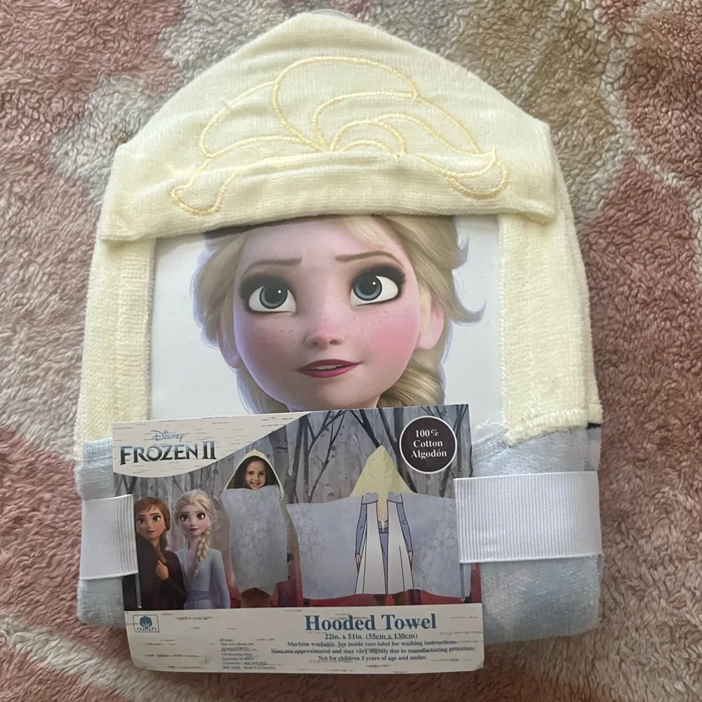 Disney Frozen II kids hooded towel NWT